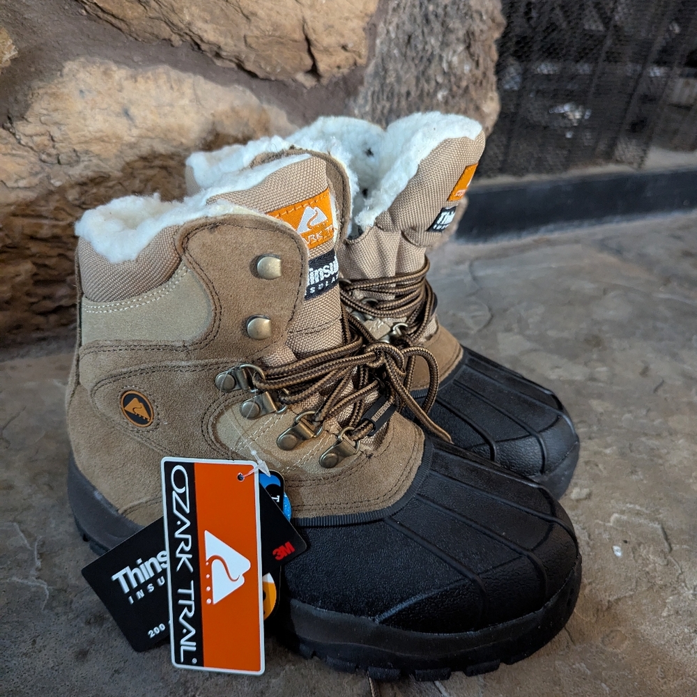 NWT Women's Waterproof Cold Weather Rated Lined Insulated Winter Boots SZ 8